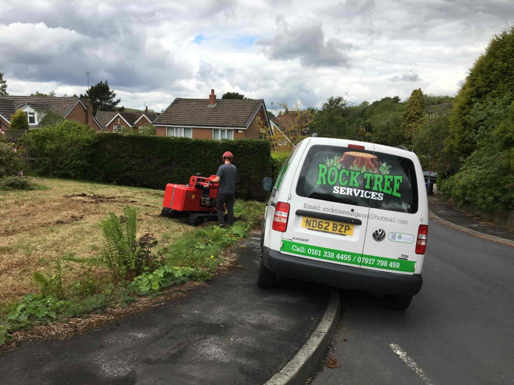 how do stump grinders work?